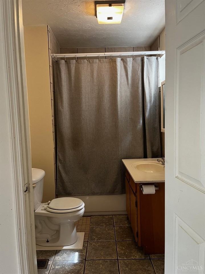 241 E University Ave - Photo 5 of 11