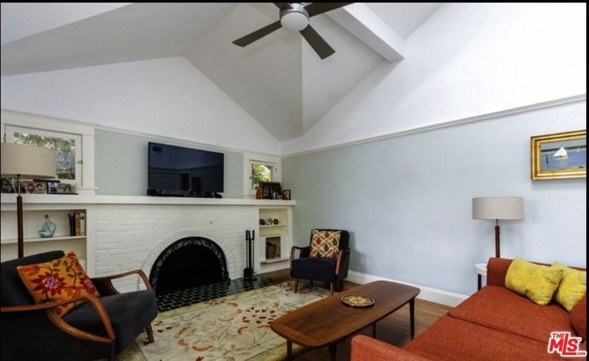 652 Woodlawn Ave - Photo 3 of 15