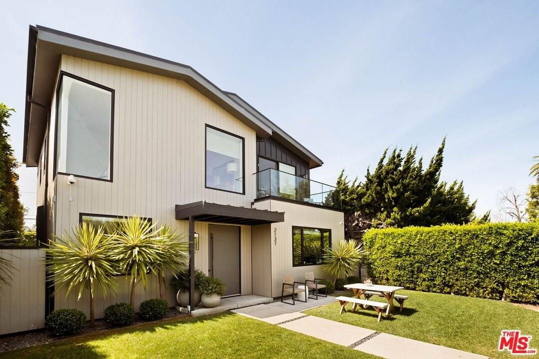 2137 Glyndon Ave - Photo 2 of 36