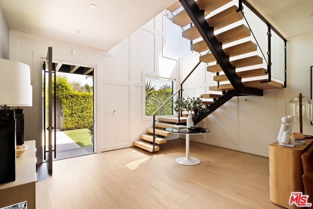 2137 Glyndon Ave - Photo 3 of 36