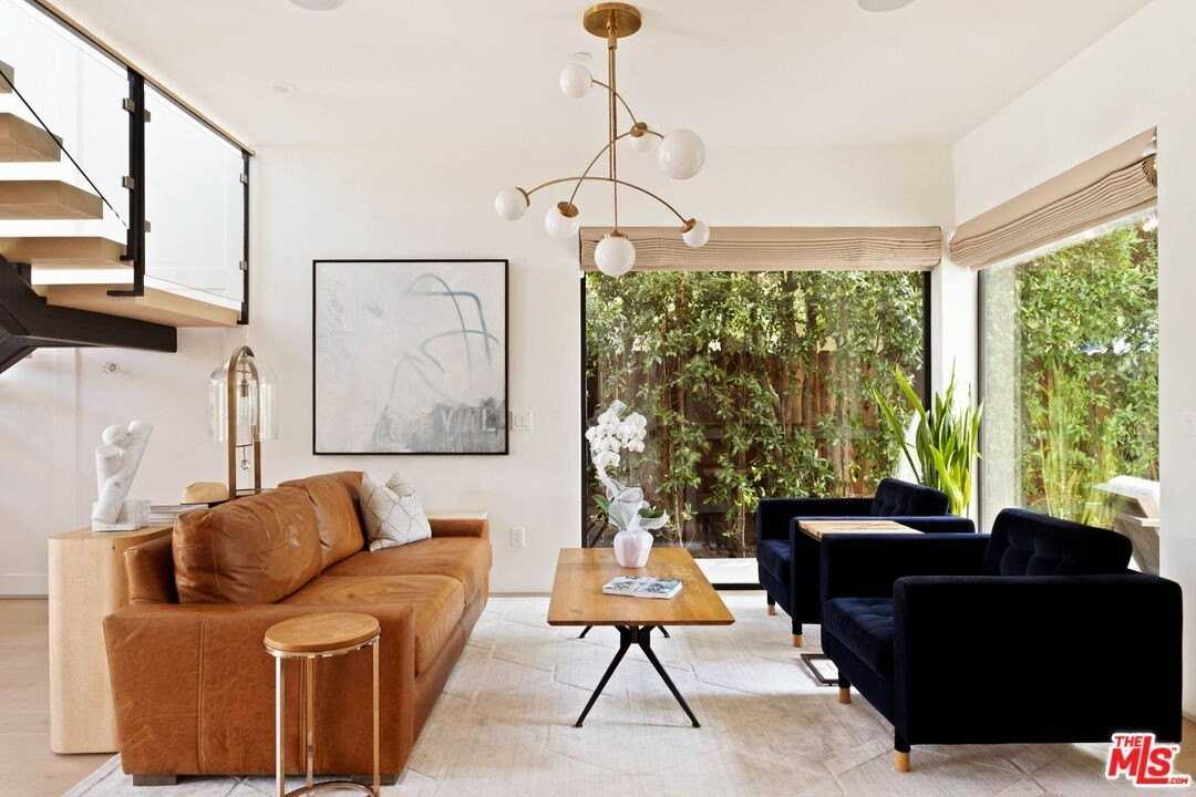 2137 Glyndon Ave - Photo 4 of 36