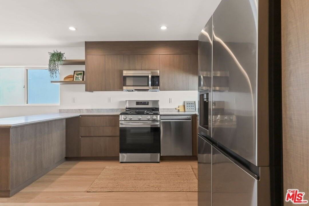 843 N Mariposa Ave Unit 2 - Photo 6 of 36