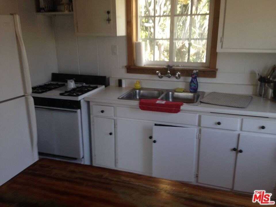 22844 Pacific Coast Hwy Apt 2 - Photo 5 of 7