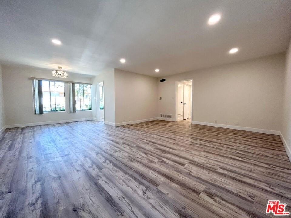 439 S Oakhurst Dr Apt 1 - Photo 2 of 19