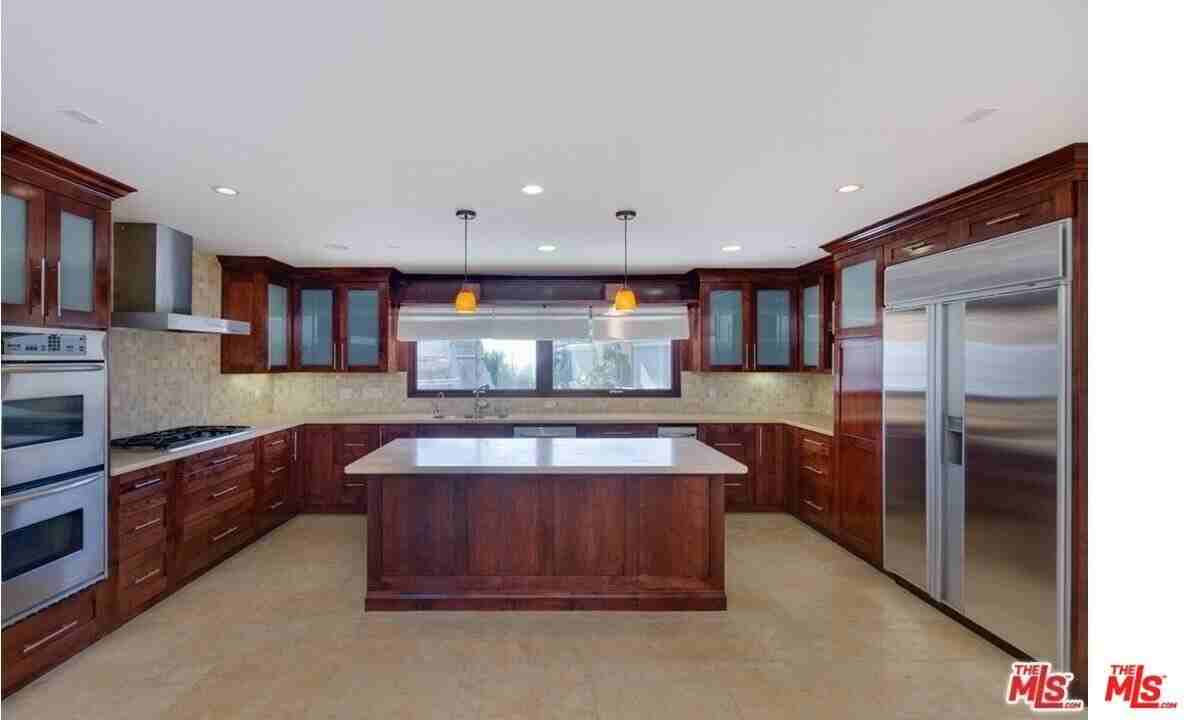 1874 Sunset Plaza Dr - Photo 4 of 17