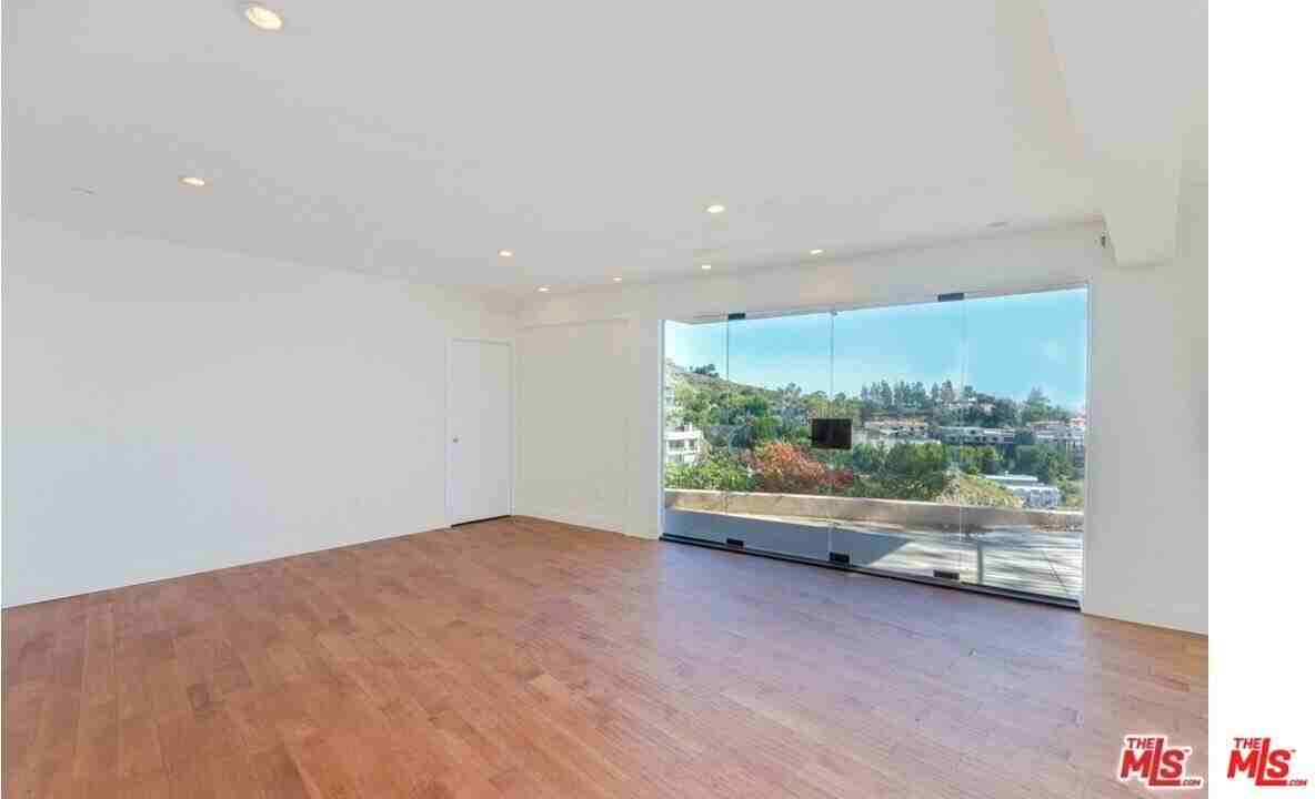 1874 Sunset Plaza Dr - Photo 5 of 17