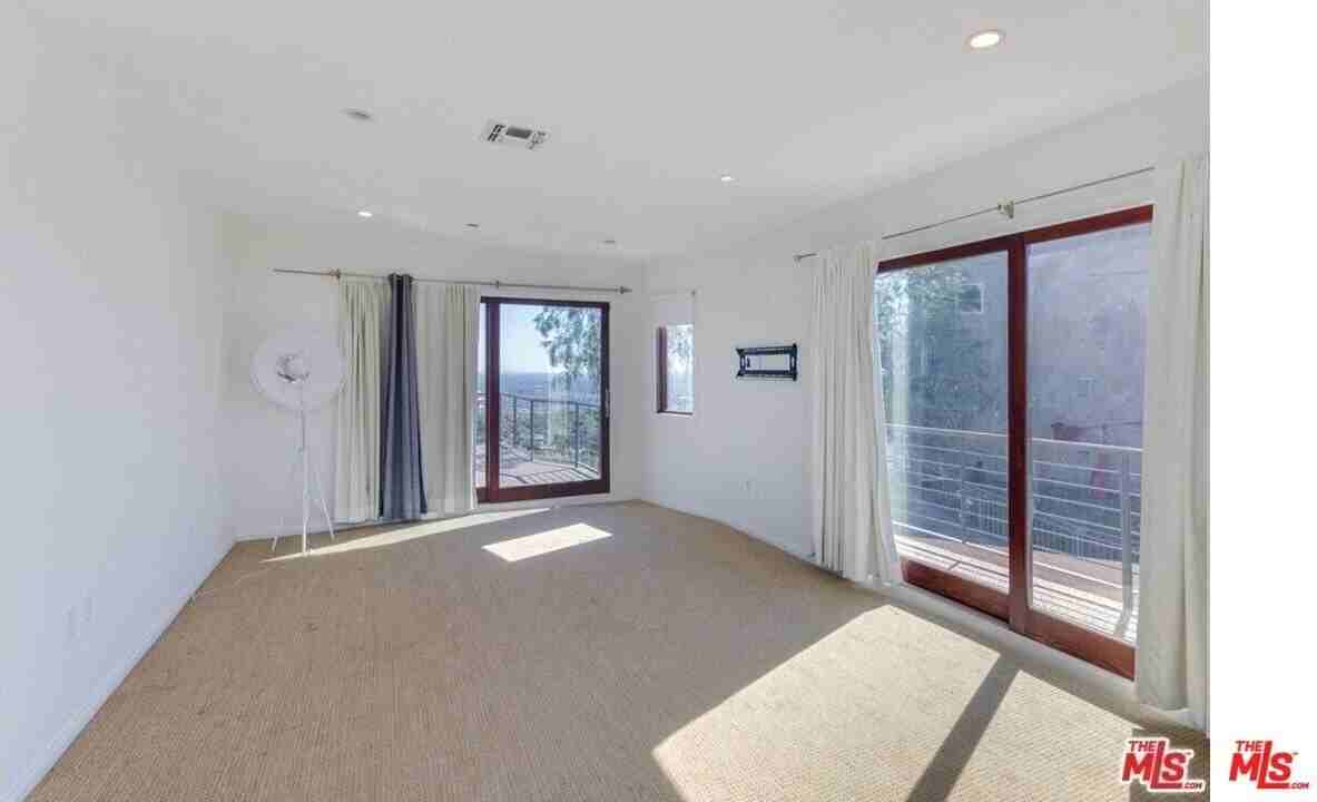 1874 Sunset Plaza Dr - Photo 7 of 17