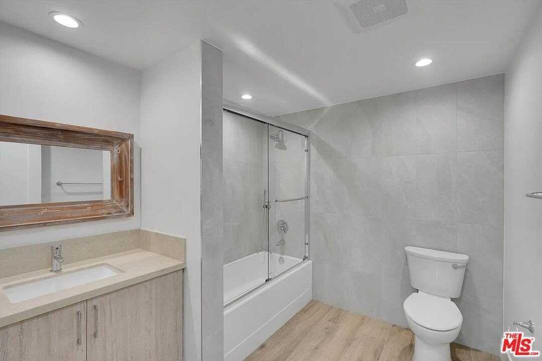 14419 Riverside Dr Unit 204 - Photo 7 of 36