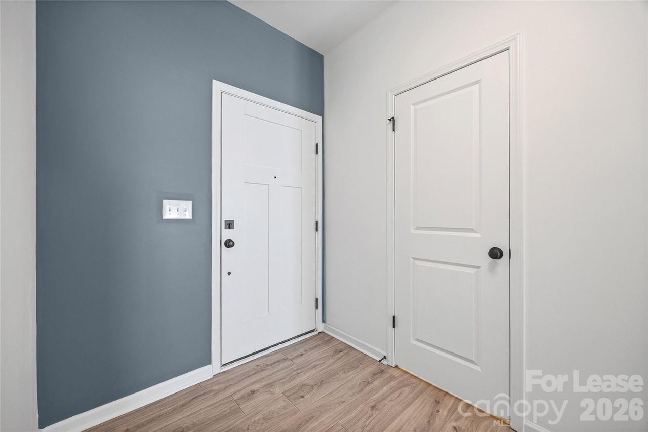 512 Station St - Photo 3 of 34