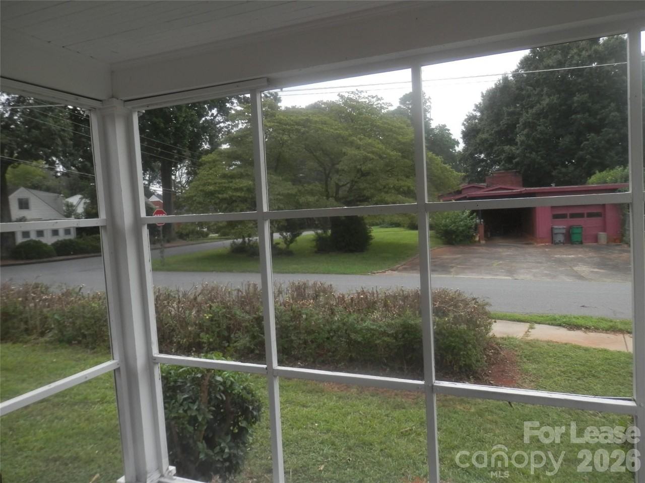 1701 Washington Ave - Photo 5 of 27