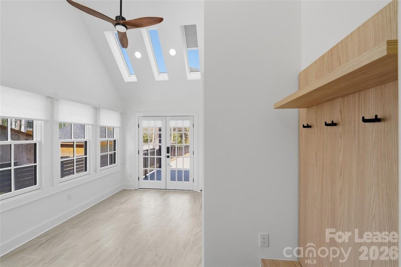 1838 Merriman Ave - Photo 5 of 34