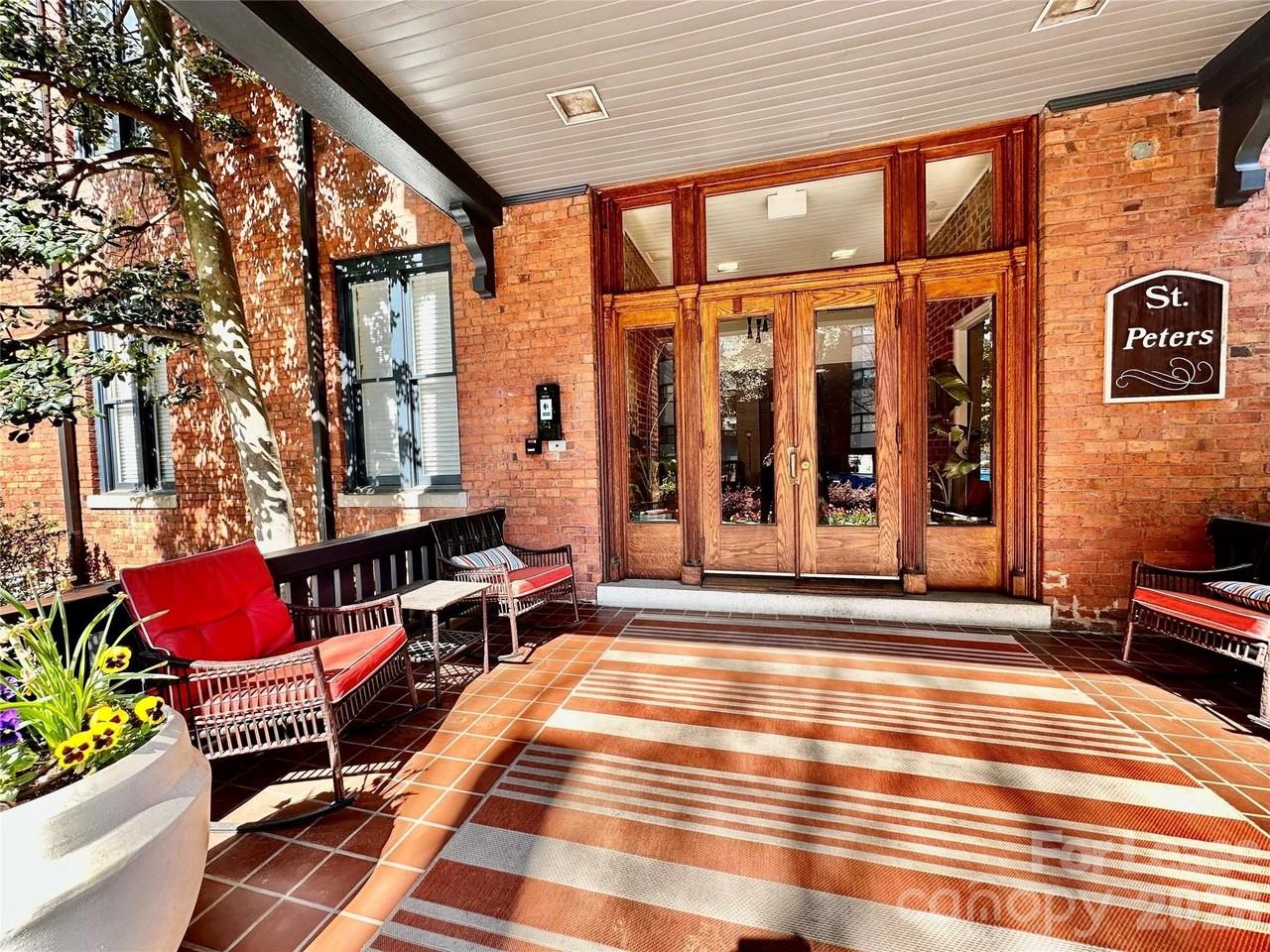 229 N Poplar St Apt 29 - Photo 2 of 21