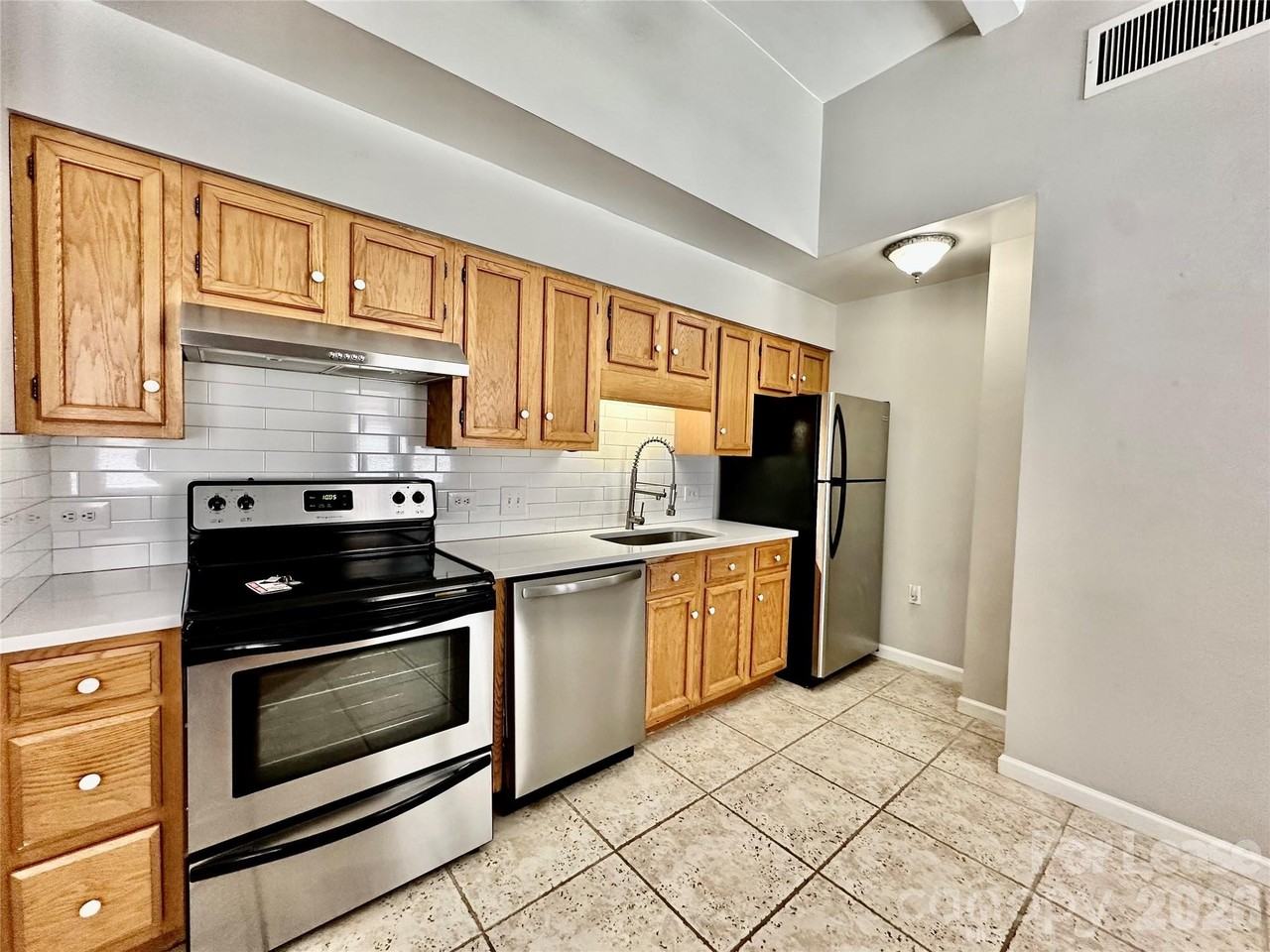 229 N Poplar St Apt 29 - Photo 6 of 21