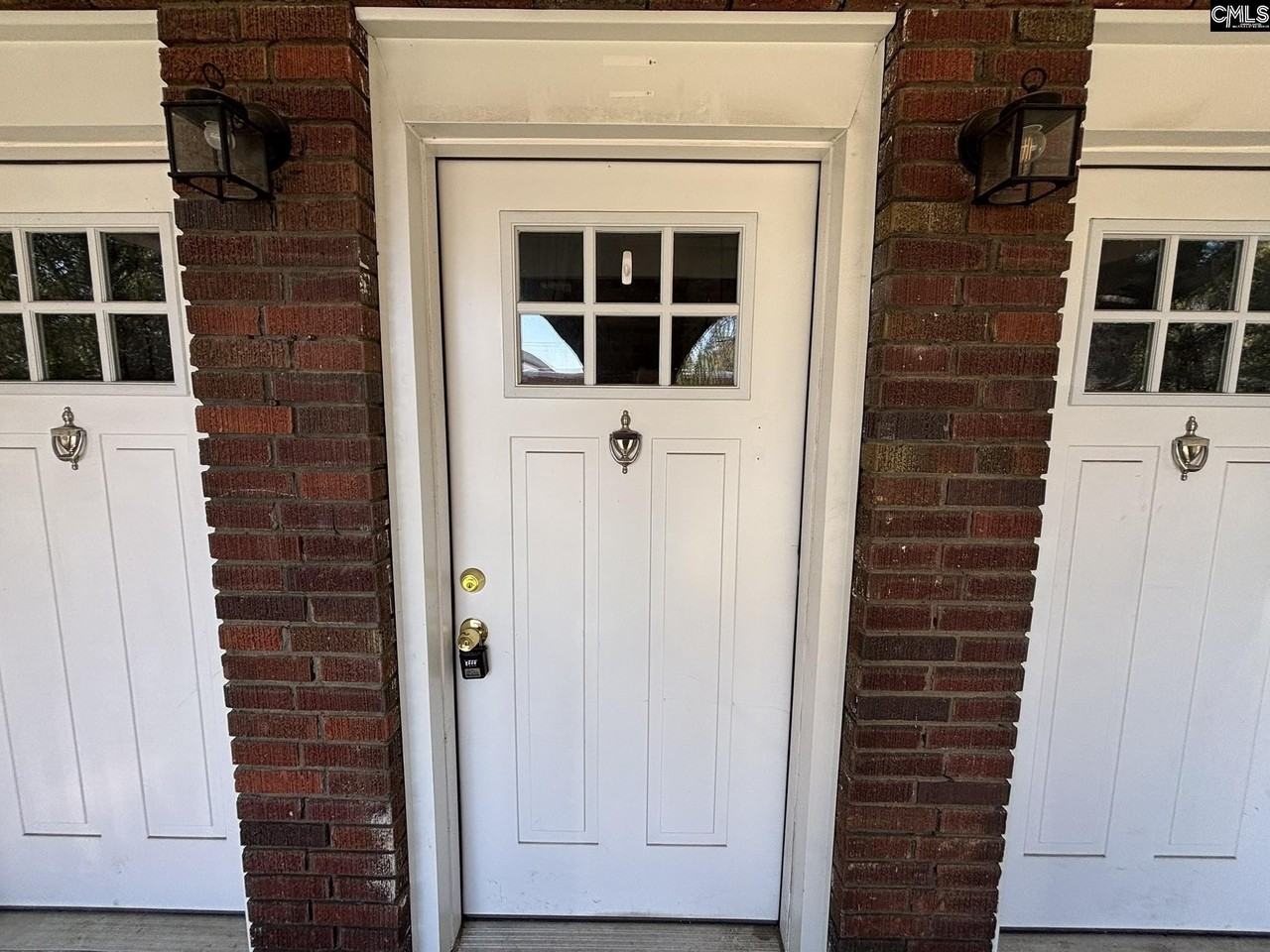 329 S Saluda Ave - Photo 3 of 17