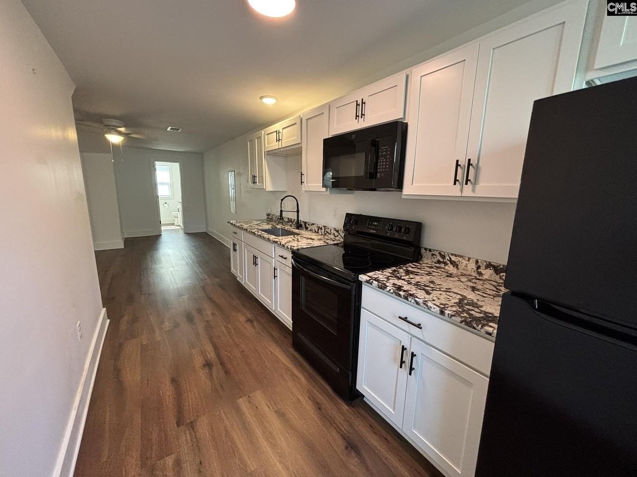 329 S Saluda Ave - Photo 7 of 17