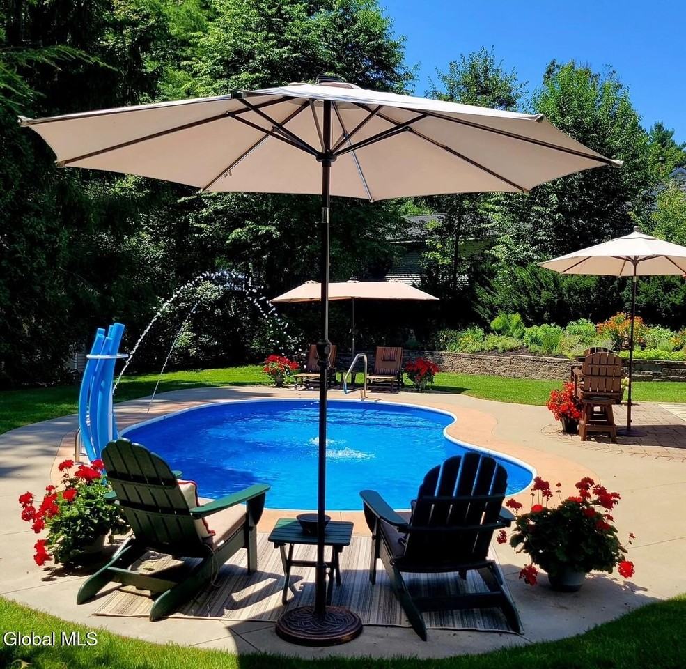 6 Bradford Dr - Photo 4 of 42