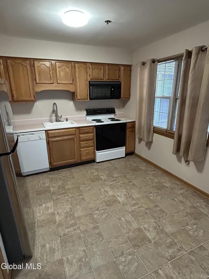 55 Elderberry Ct - Photo 3 of 13