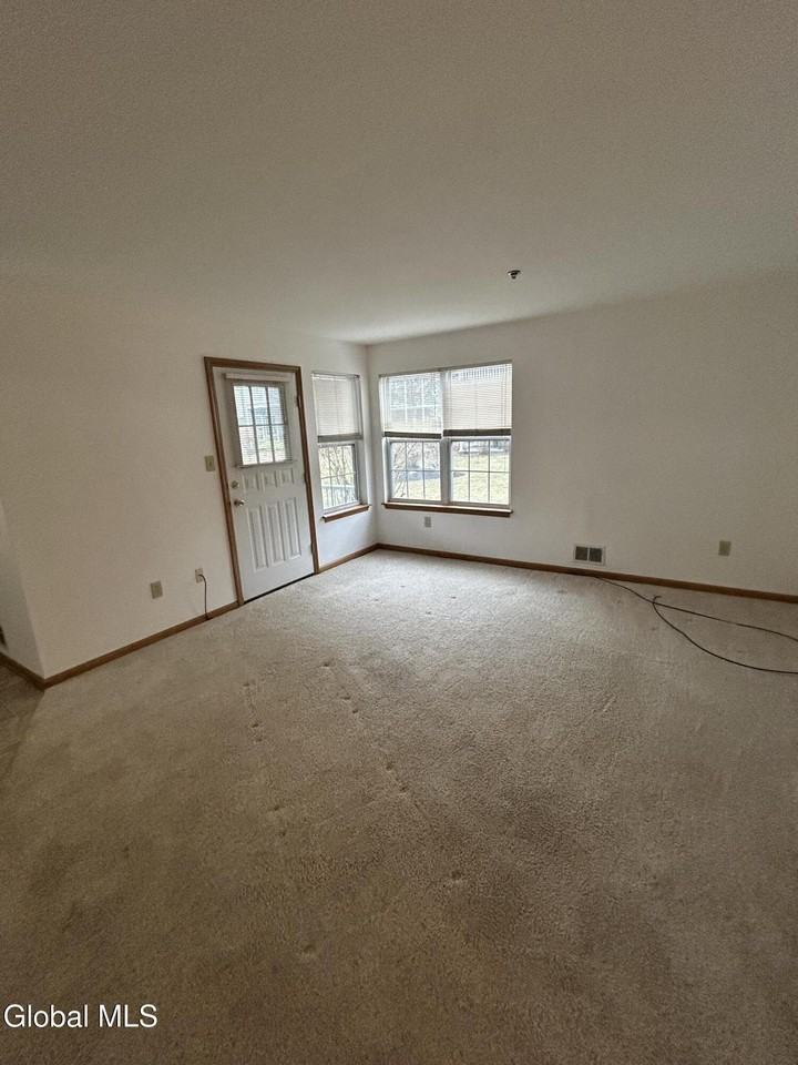 55 Elderberry Ct - Photo 5 of 13