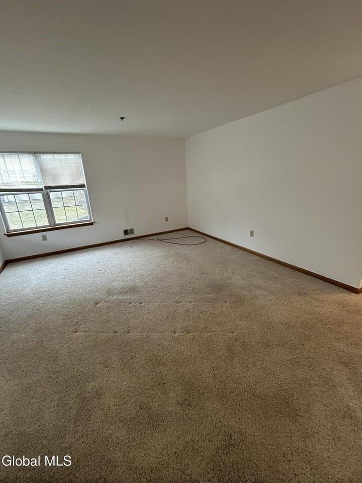 55 Elderberry Ct - Photo 6 of 13