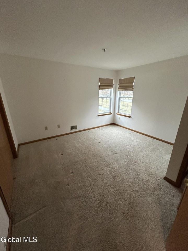 55 Elderberry Ct - Photo 7 of 13