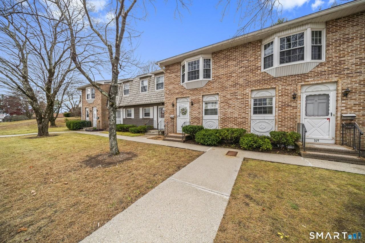 171 Kinney St - Photo 3 of 15