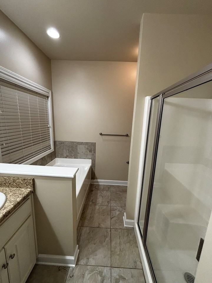 121 Tanglewood Dr - Photo 3 of 17