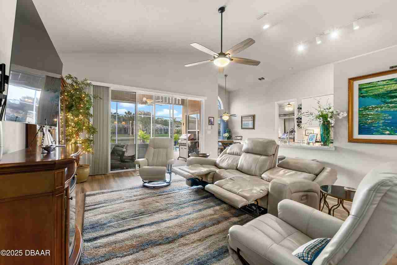 1234 Crown Pointe Ln - Photo 5 of 17