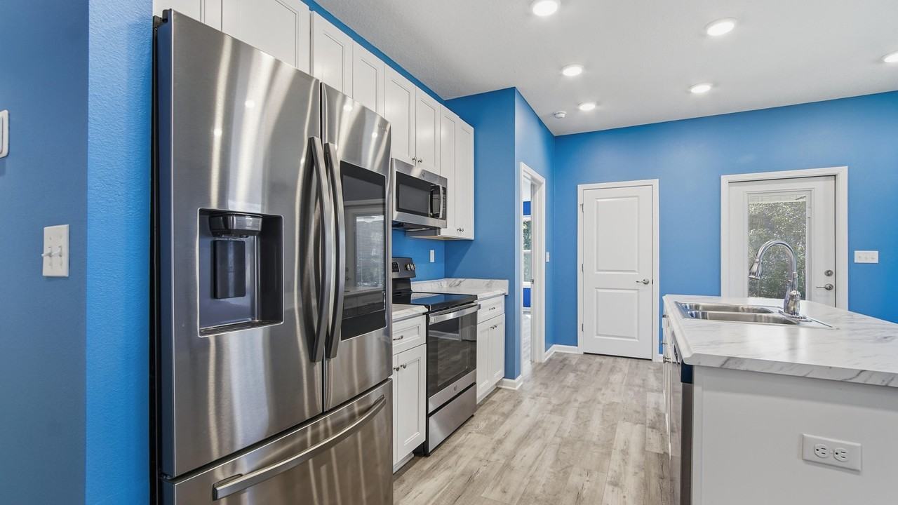 1249 Martin Rd - Photo 5 of 38