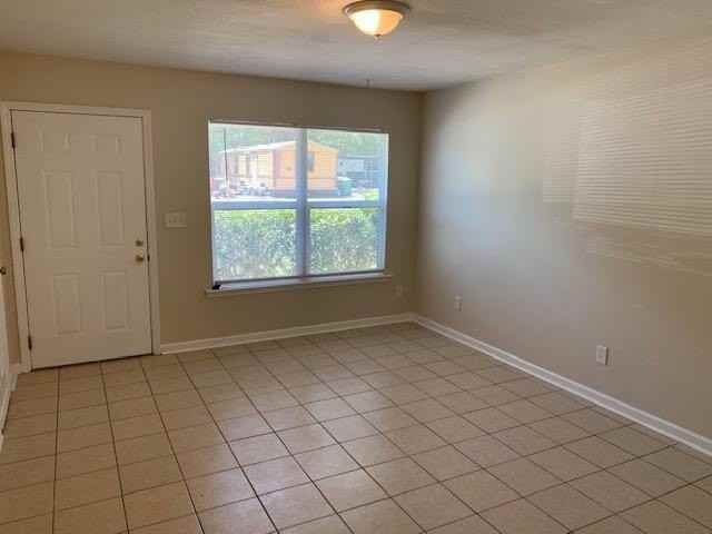 623 Crestview Ave - Photo 4 of 8