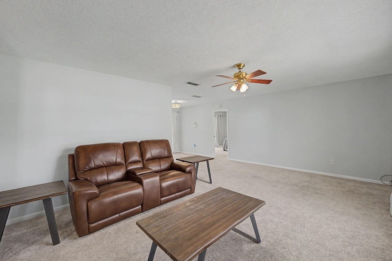 852 Twin Lakes Dr - Photo 5 of 34