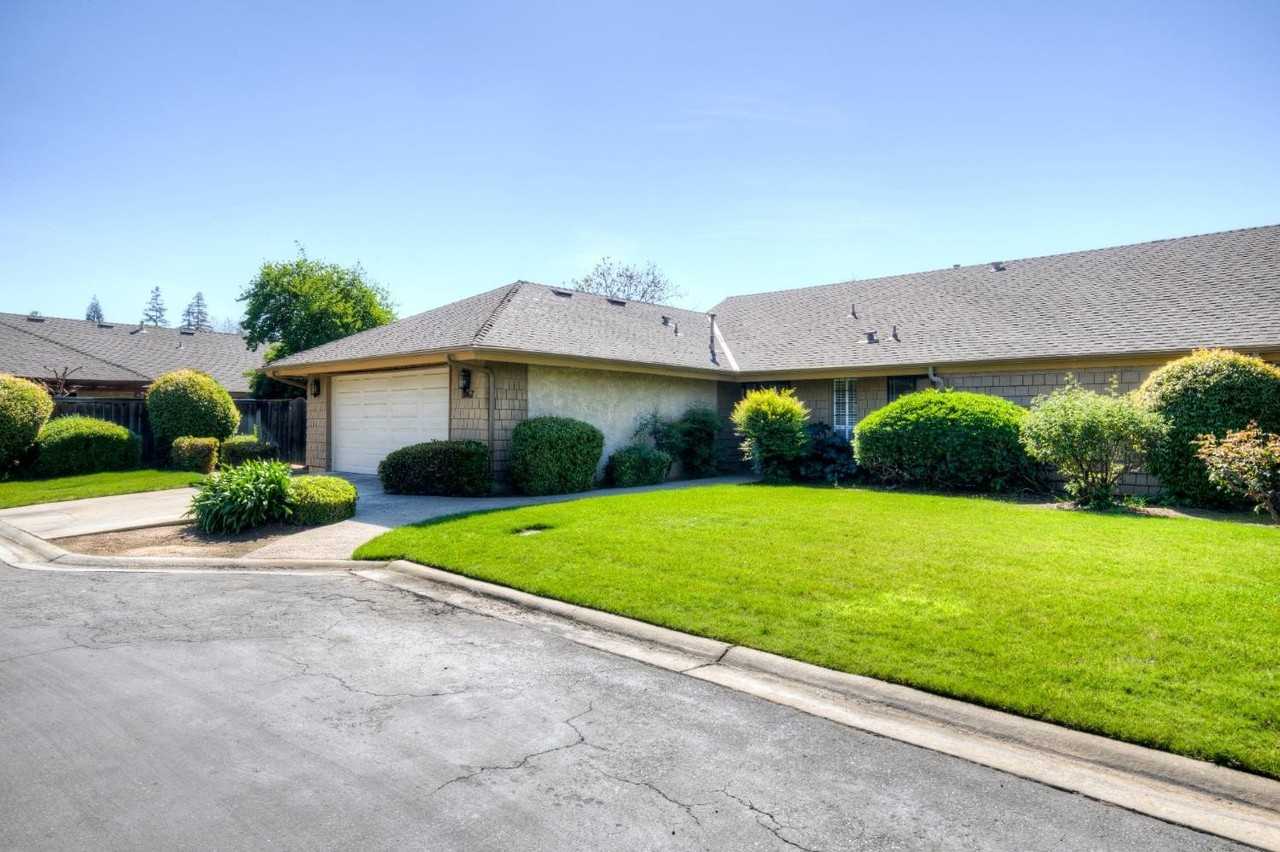 1067 W Sierra Ave - Photo 2 of 21