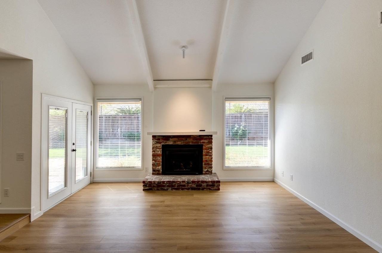 1067 W Sierra Ave - Photo 5 of 21