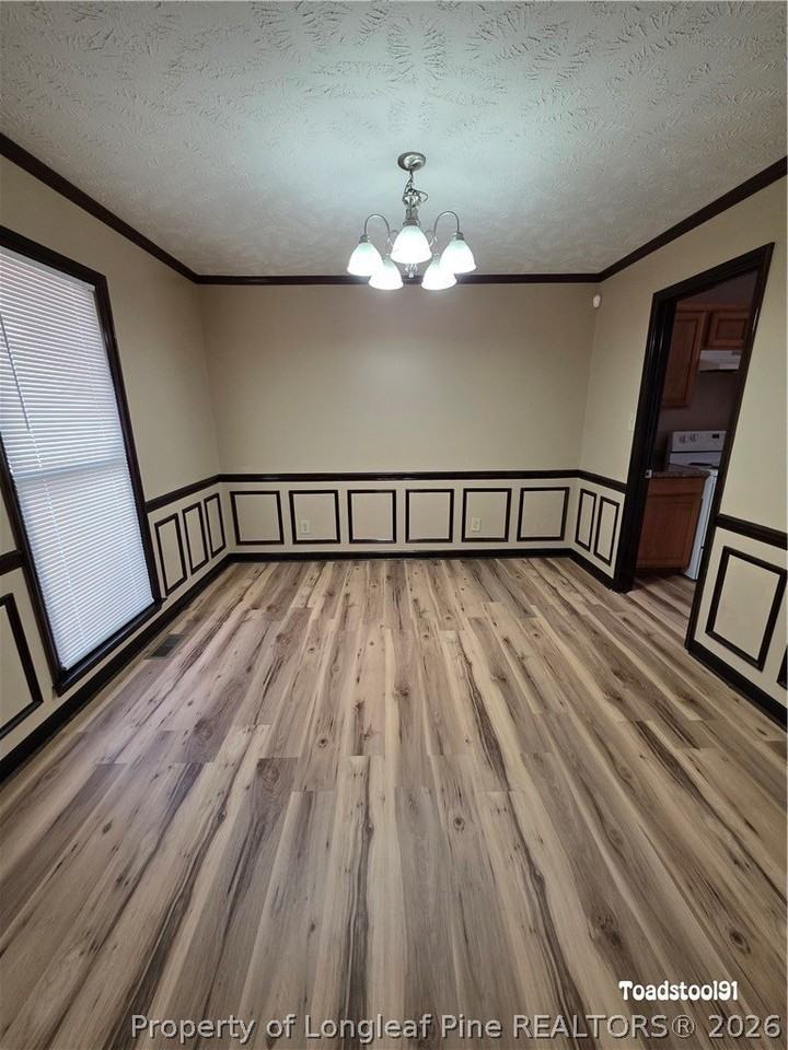 513 Roundtree Dr - Photo 3 of 9