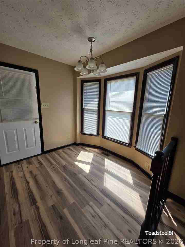 513 Roundtree Dr - Photo 5 of 9