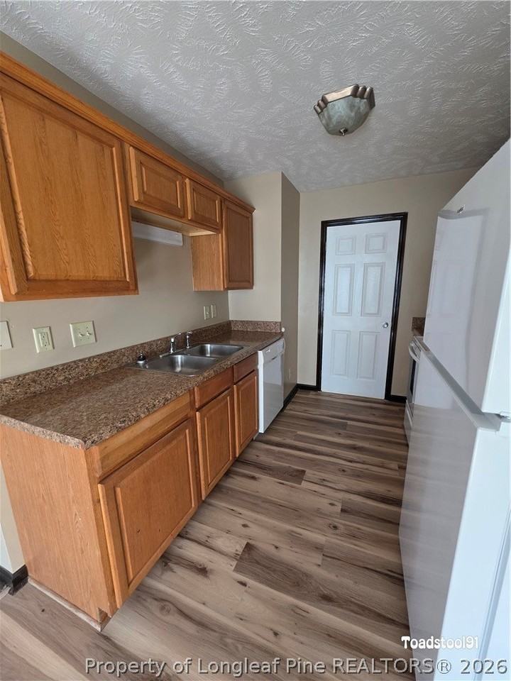 513 Roundtree Dr - Photo 6 of 9