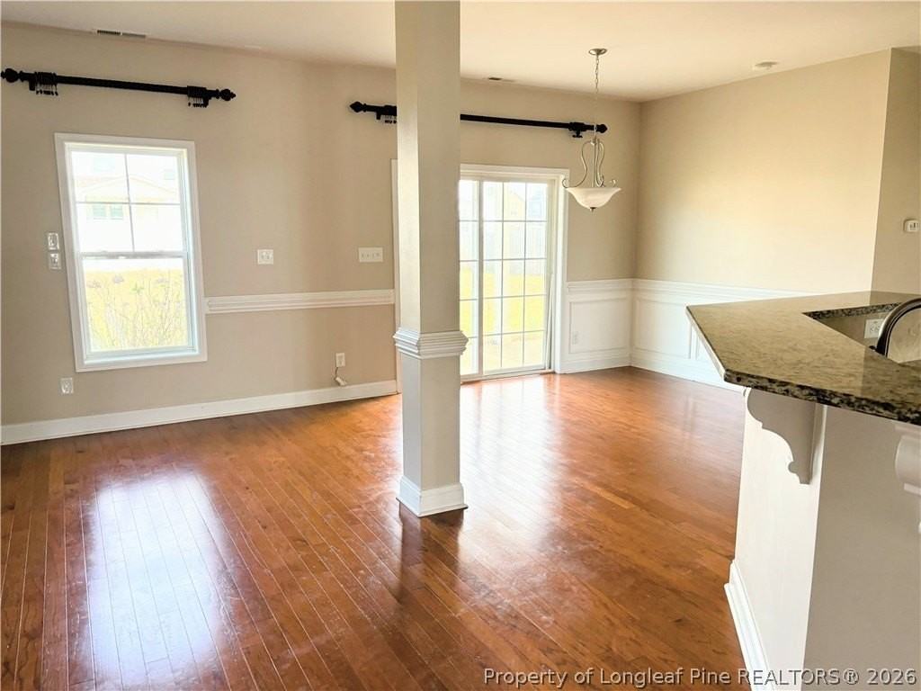 951 Ronald Reagan Dr - Photo 5 of 39