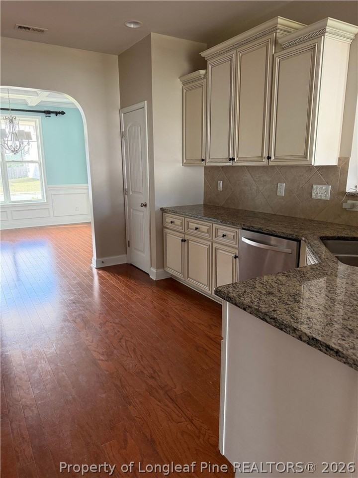 951 Ronald Reagan Dr - Photo 7 of 39