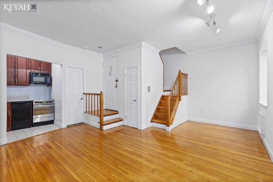 460 W 50th St - Photo 2 of 10