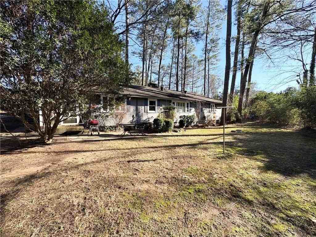 4061 Lower Roswell Rd - Photo 3 of 50