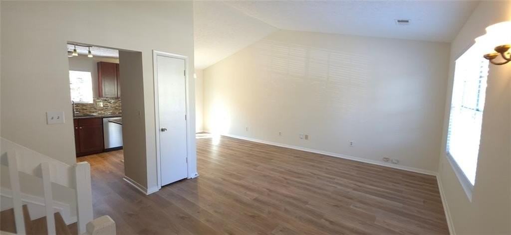 330 Knoll Ridge Ct - Photo 4 of 16