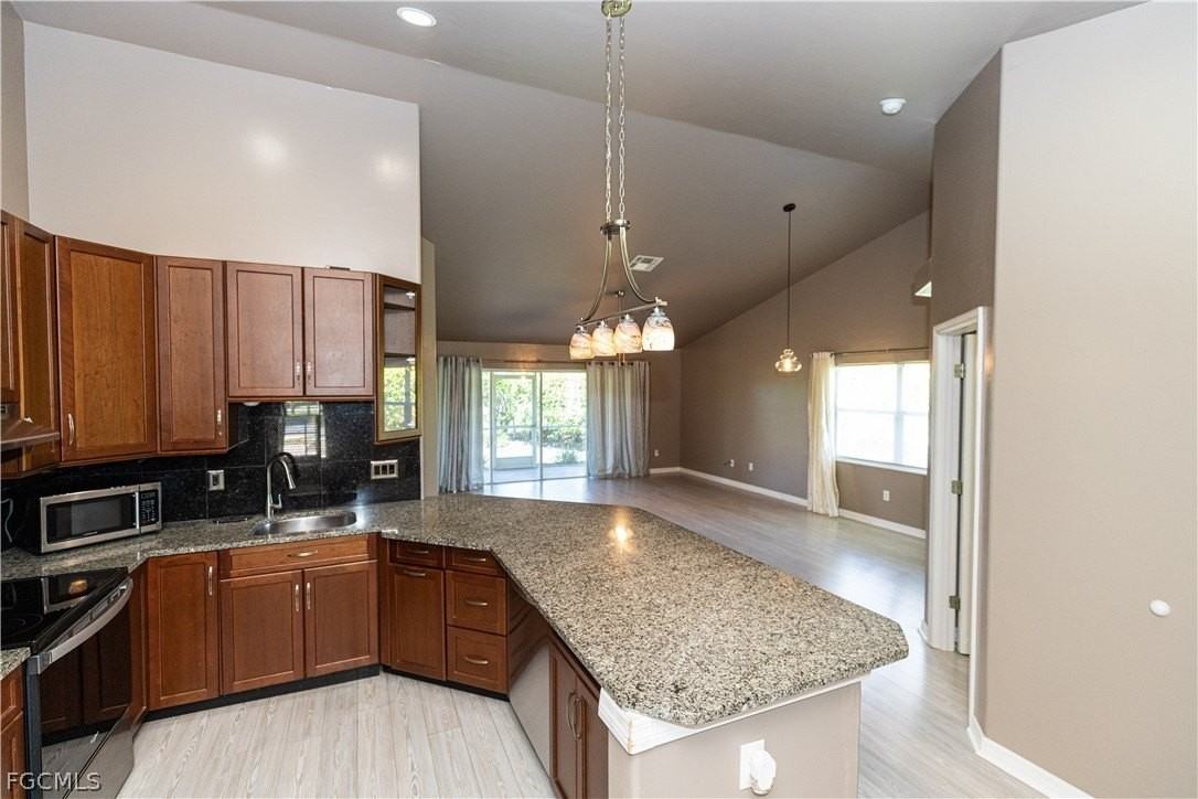 7500 Cameron Cir - Photo 6 of 21