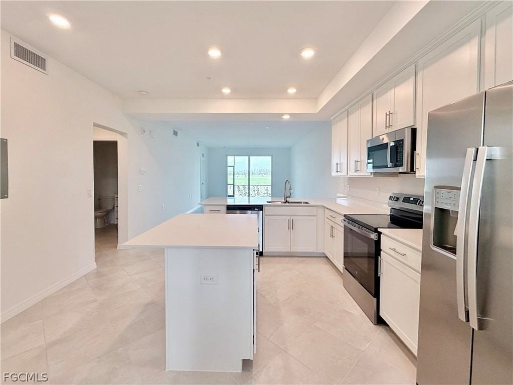 15285 Green Acres Ave Unit 415 - Photo 4 of 21