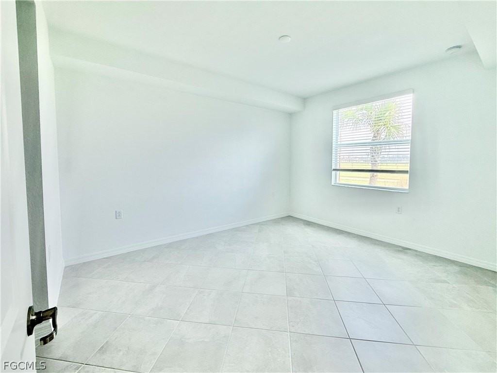 15285 Green Acres Ave Unit 415 - Photo 5 of 21