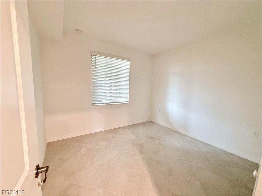 15285 Green Acres Ave Unit 415 - Photo 7 of 21