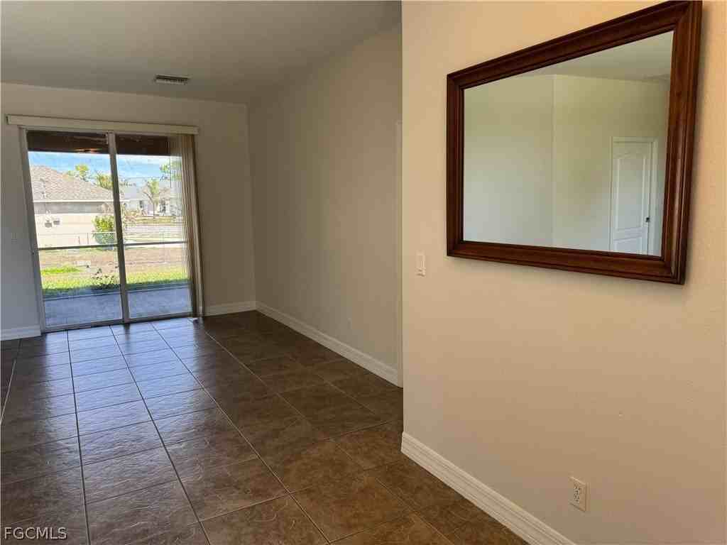 3800 20th St W - Photo 5 of 31