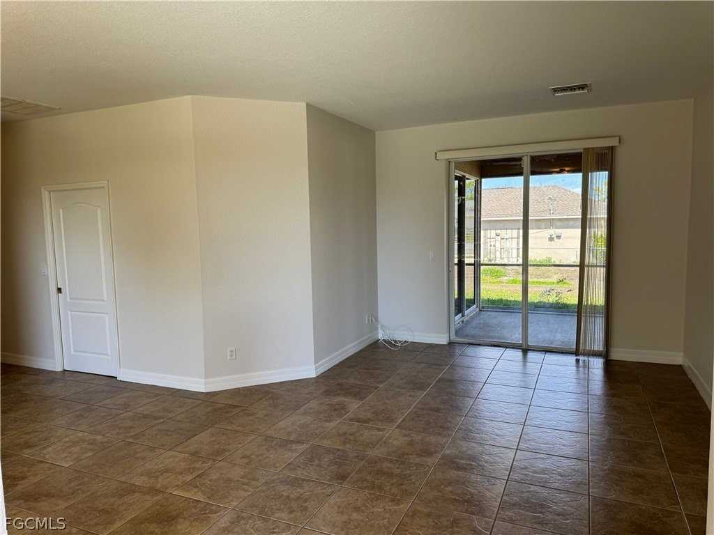 3800 20th St W - Photo 6 of 31