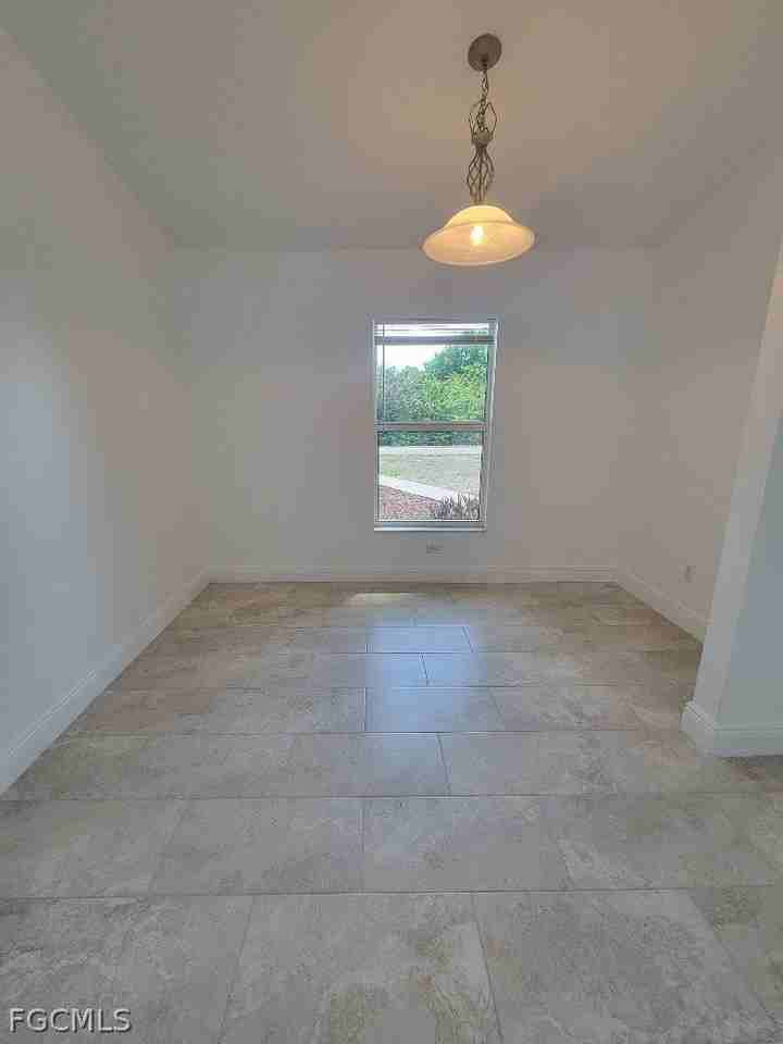 355 Paddock St - Photo 5 of 29