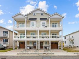 featured image of 208 N Surrey Ave