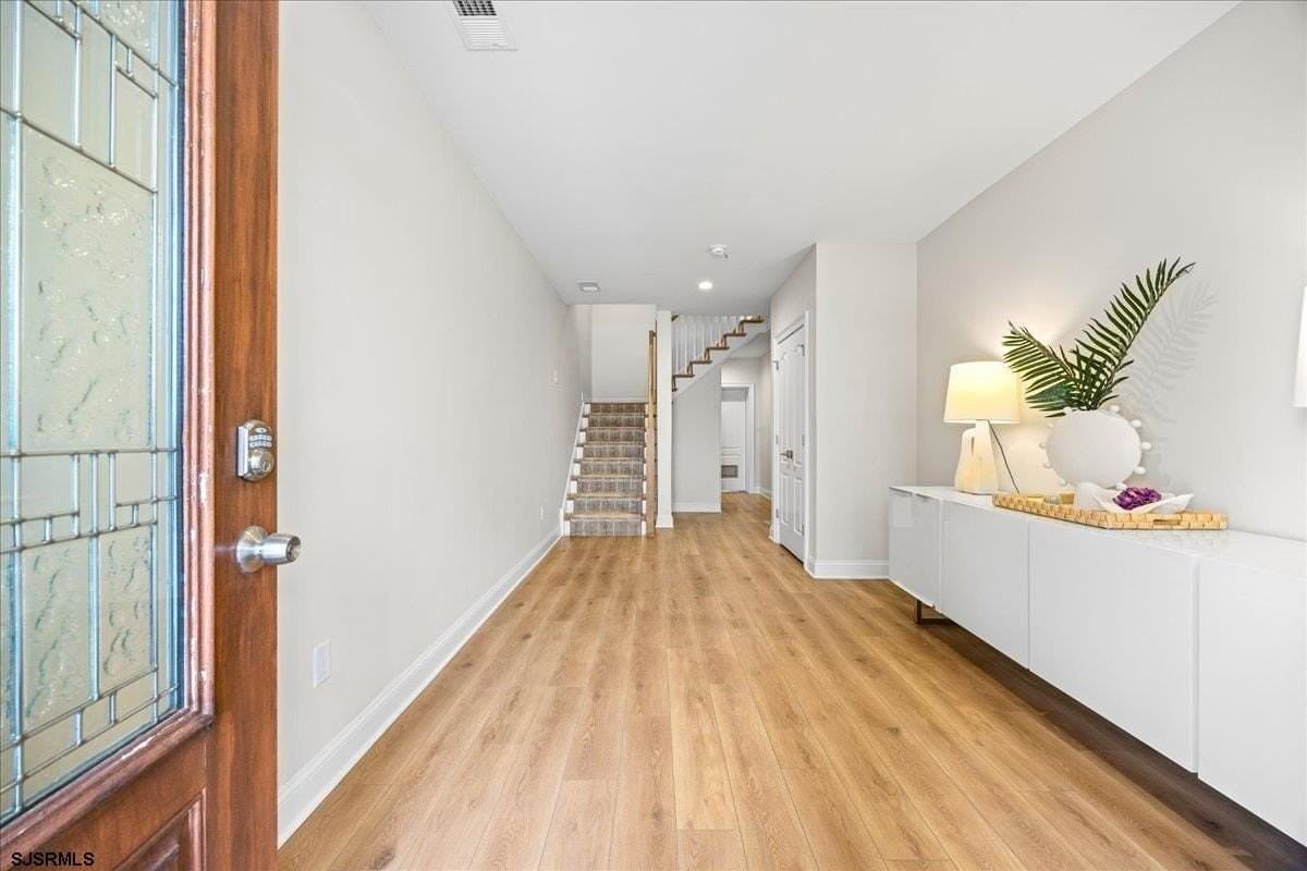 208 N Surrey Ave - Photo 2 of 19