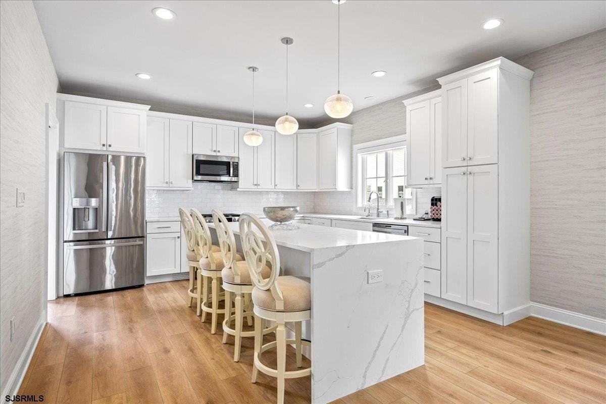 208 N Surrey Ave - Photo 5 of 19